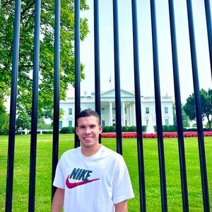 Meet your Posher, Javier